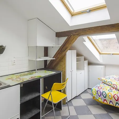 Δωμάτια σε οικογενειακή κατοικία Attic Place *